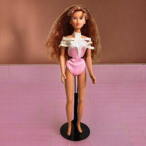 Hasbro Maxie Friends Ashley Doll Red Brown Hair Bangs Brown Eyes Vintage 1980s